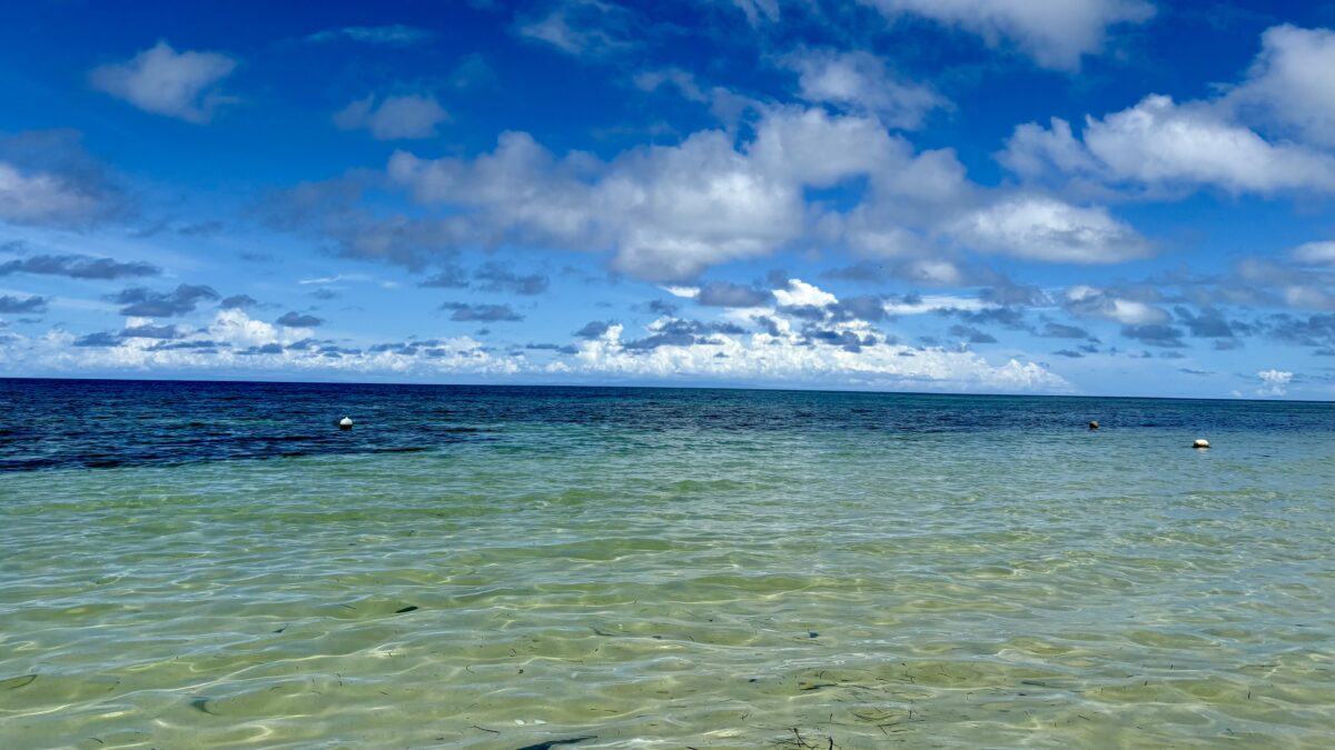 フィジーのグヌ村からみた海
